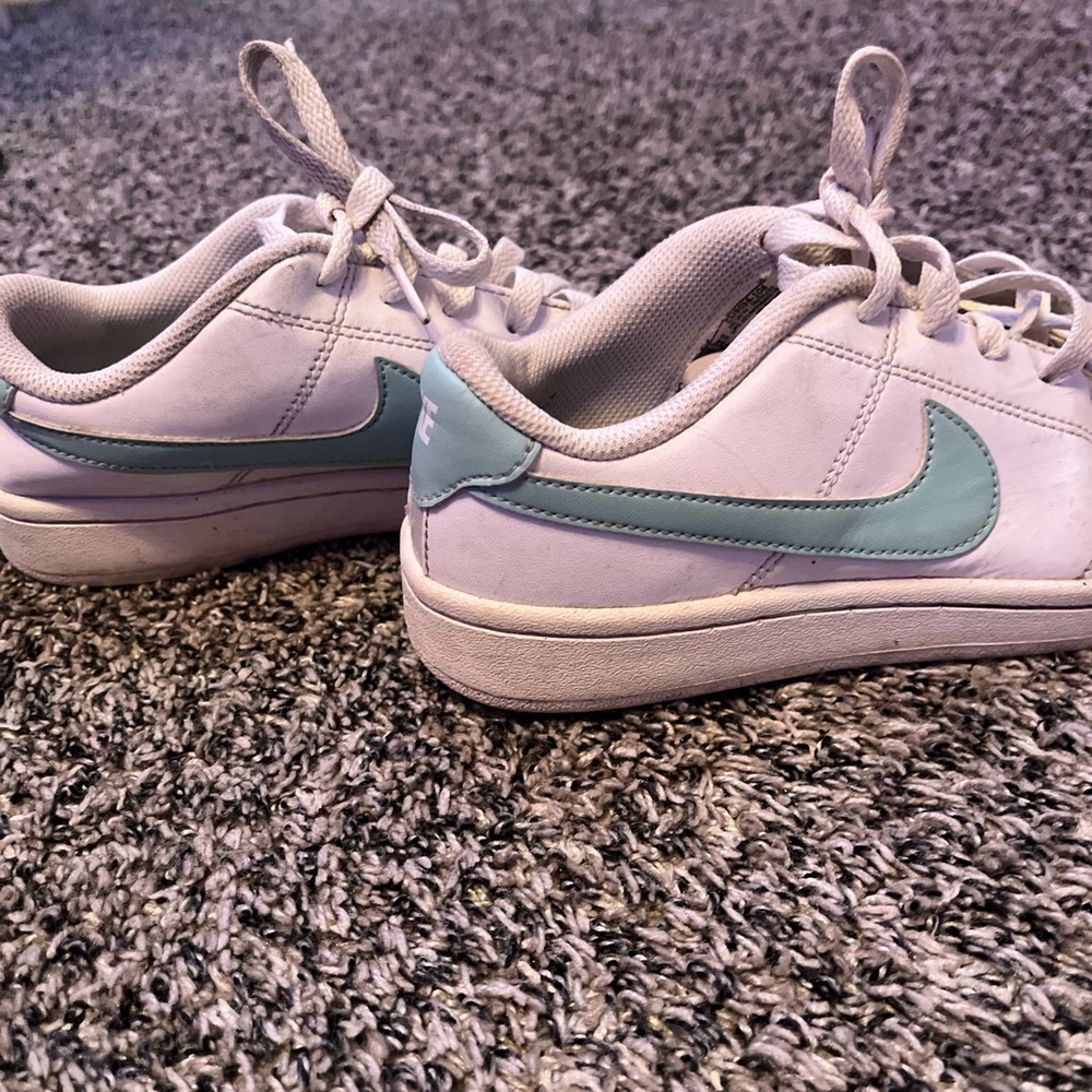 Nike Women's Sneakers in White and Light Blue